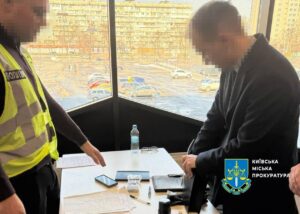 У Києві адвокат пропонував зняти з військового обліку за $25 тисяч