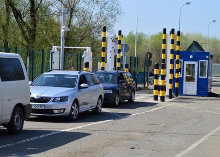 На кордоні з Польщею тимчасово не працює один з пунктів пропуску