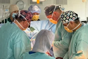 У Вінниці лікарі провели унікальну операцію жінці з вадами серця та онкологією