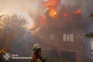 В одній із областей масштабні пожежі підібралися до житлового сектора (фото)