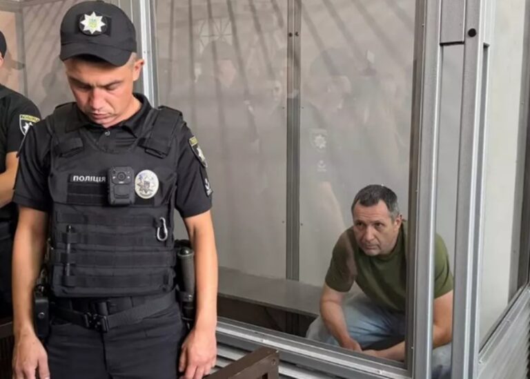 СюжетПрикривається сином? Новий мотив вбивства Парубія