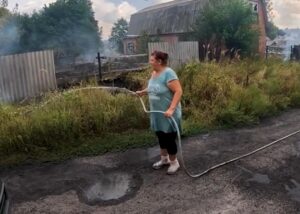 Поліціянти показали евакуацію з палаючої Ярової