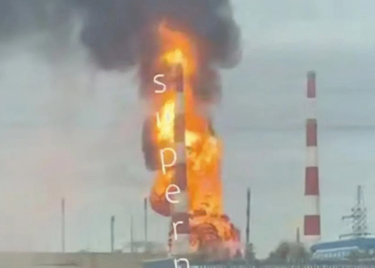 В Оренбурзі палає газопереробний завод