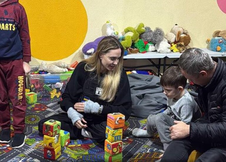 Анджеліна Джолі відвідала Херсон – соцмережі