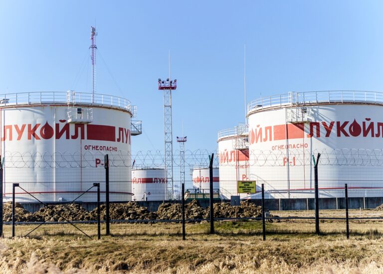 У Болгарії готують продаж бургаського заводу Лукойл