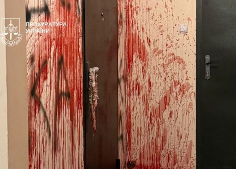Облив двері колишньої дівчини кров’ю: у Києві суд виніс вирок чоловіку