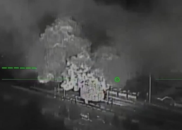 ССО показали знищення нафтобаз росіян у Криму