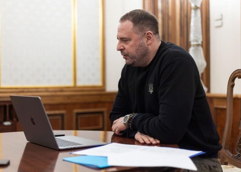 Єрмак заявив про затримання шахраїв, які прикривалися його прізвищем