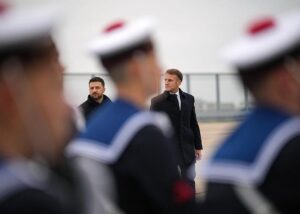 Зеленський прибув у Париж і зустрівся з Макроном