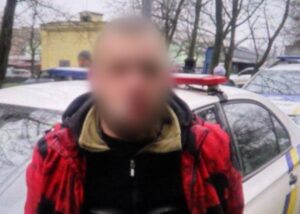 В Києві чоловік пограбував дівчину, погрожуючи іграшковим пістолетом