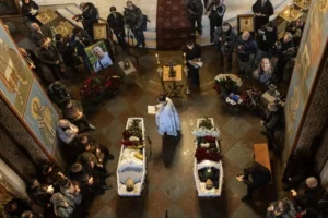 Київ попрощався  із журналісткою та оператором телеканалу FreeДом, що загинули у Краматорську