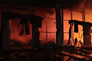 Окупанти атакували Чугуїв на Харківщині: виникла пожежа на підприємстві