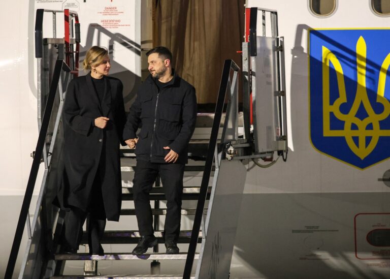 В ОП прокоментували переслідування дронами літака Зеленського