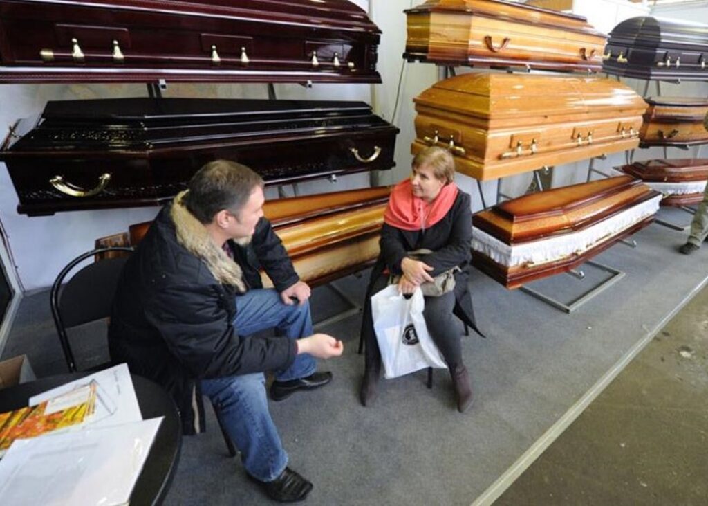 Похоронні бюро РФ збільшили дохід на тлі рекордних втрат росіян – соцмережі