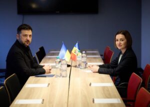 Зеленський і Санду провели переговори у Гаазі