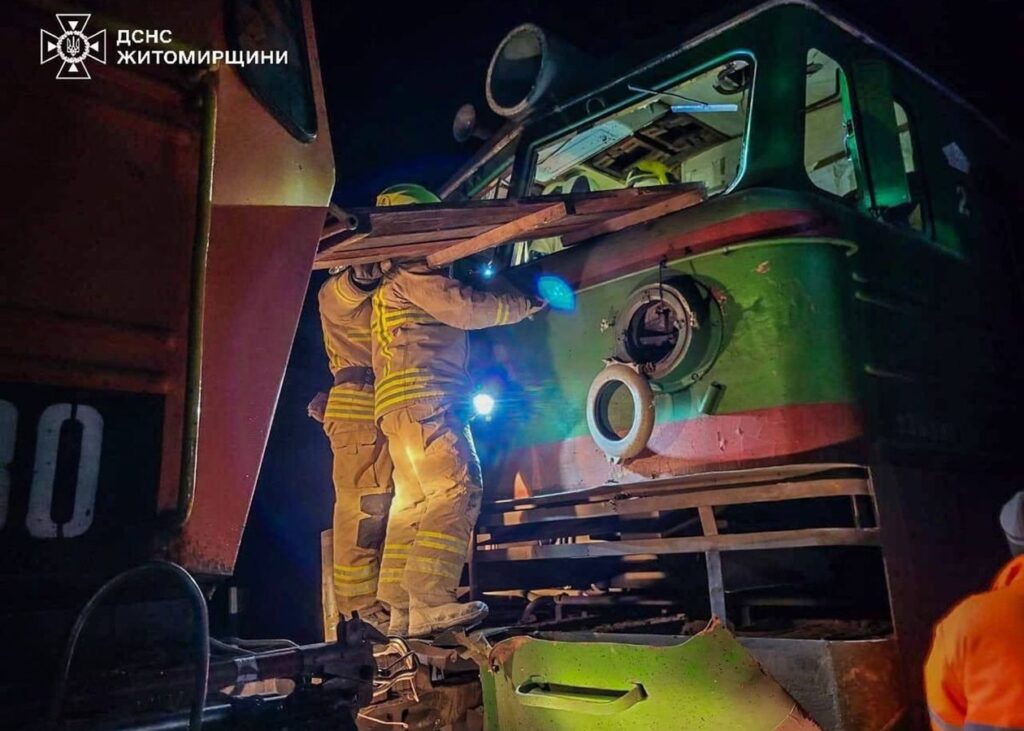 Удар по поїзду під Коростенем: БпЛА перешкоджають відновленню