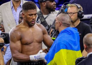 Усик висловив співчуття Джошуа у зв’язку з загибеллю його тренерів