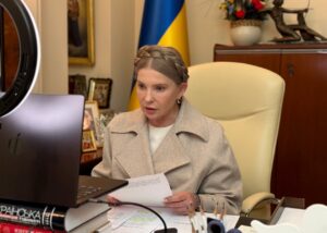 Тимошенко назвала "політичним тиском" обшуки в офісі її партії