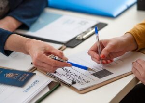 Не лише переселенці: хто може отримати фінансову допомогу в Україні