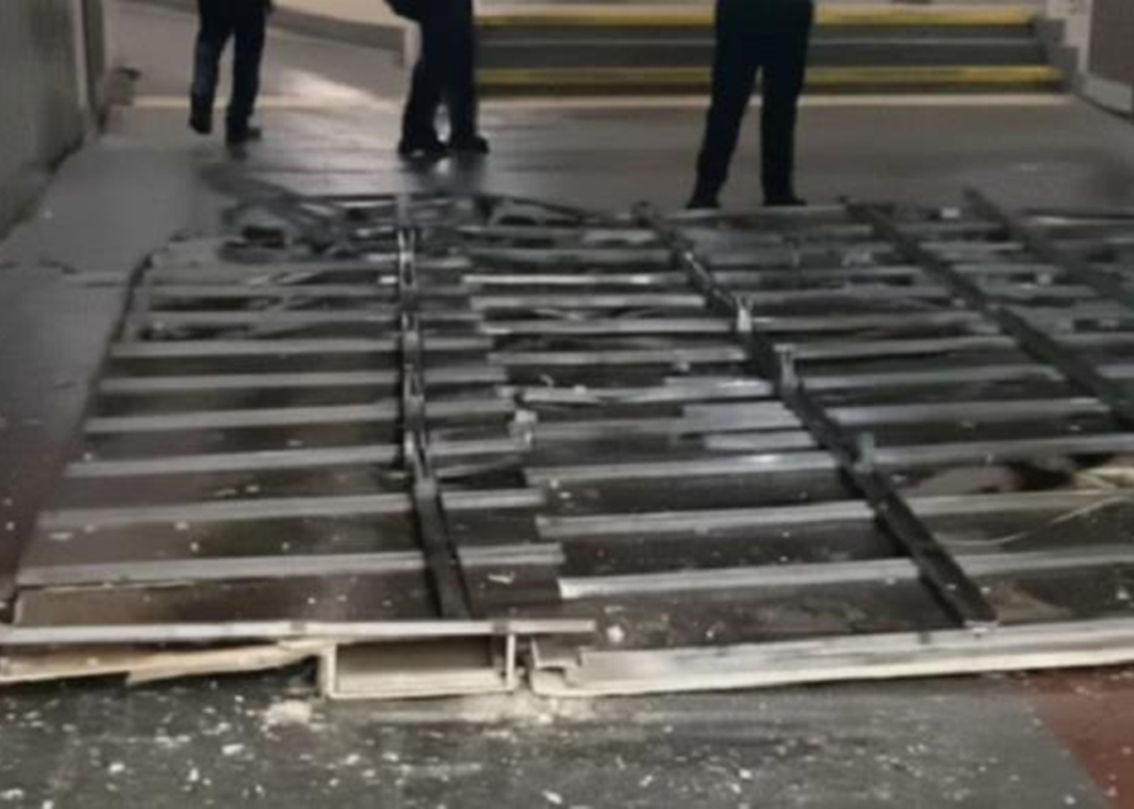 У Києві обвалилась стеля на одній із станцій метро