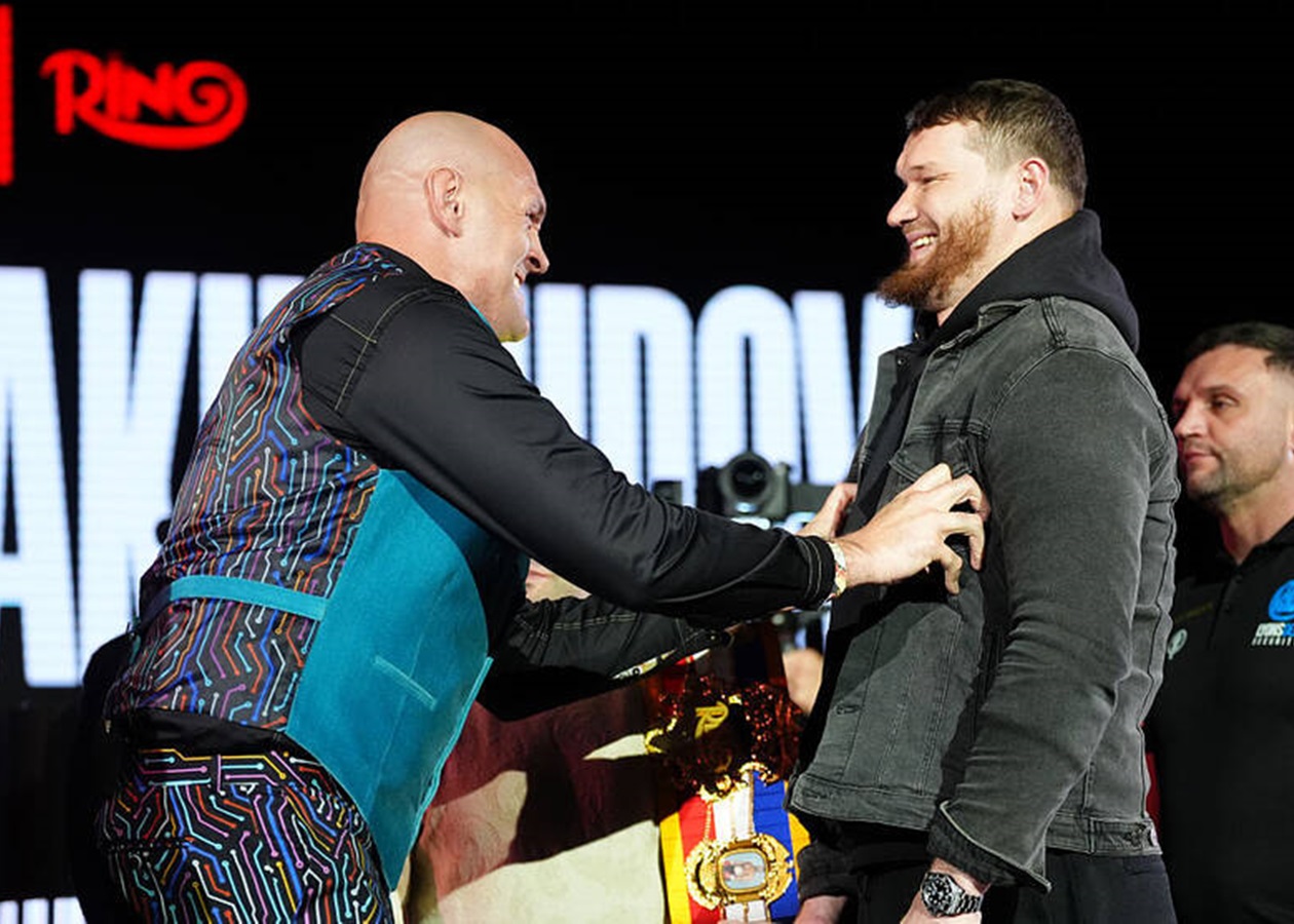 Ф’юрі та Махмудов вперше зустрілися у битві поглядів