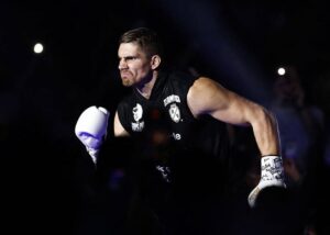 Усик вирішив битися з відомим кікбоксером