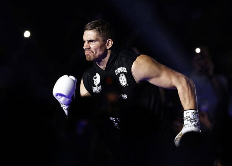 Усик вирішив битися з відомим кікбоксером