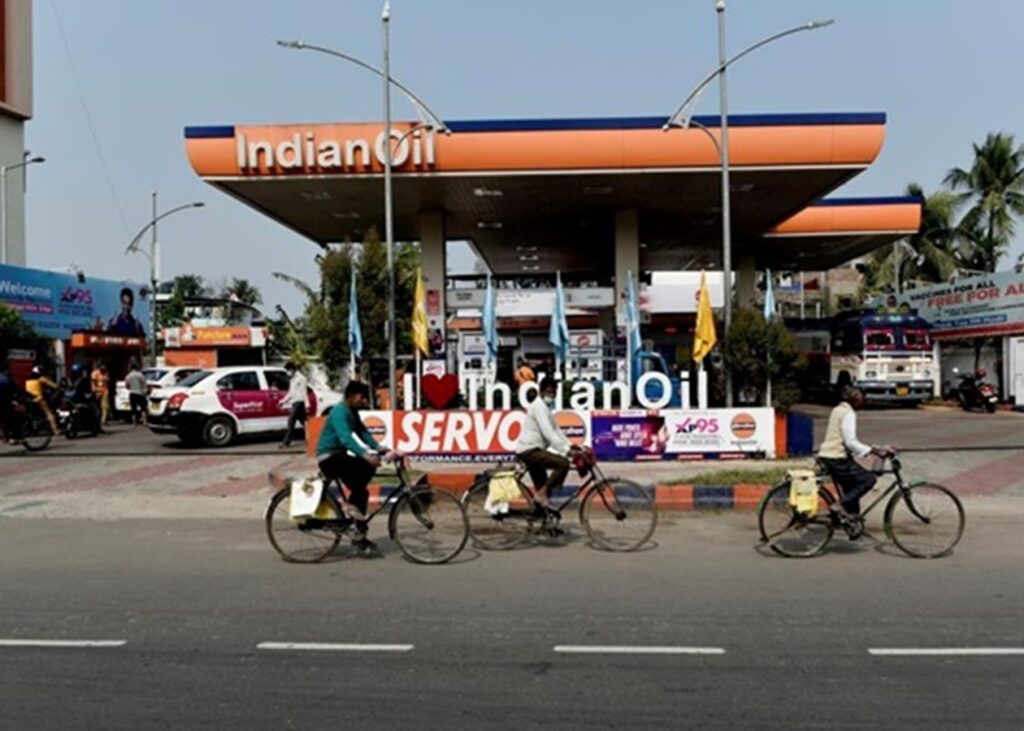 Поставки нафти з РФ в Індію обвалилися до мінімуму за чотири роки – ЗМІ