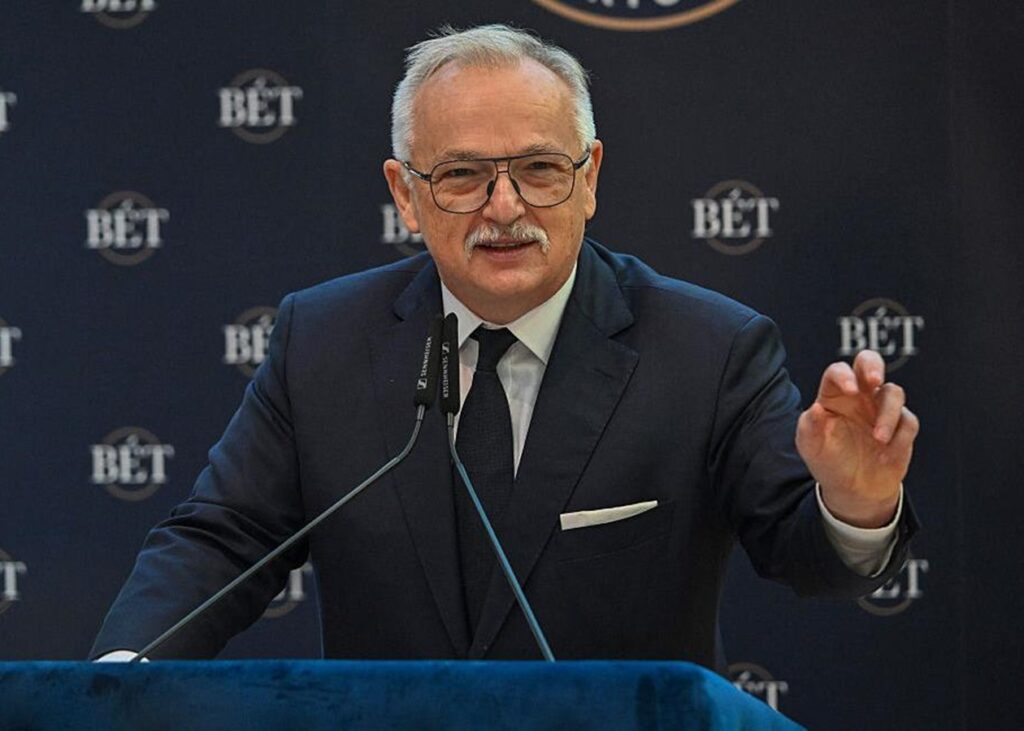 Київ передав Угорщині 35 тисяч тонн української нафти – ЗМІ