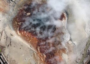 У США прокинувся найбільший у світі кислотний гейзер