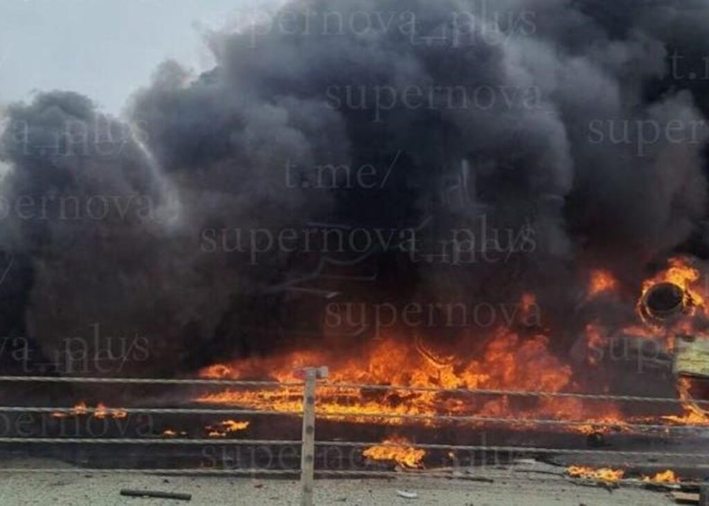 Під Таганрогом росіяни згоріли в ДТП із бензовозом