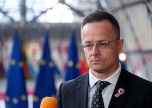 Сійярто телефонував та звітував Лаврову з засідань ЄС – ЗМІ