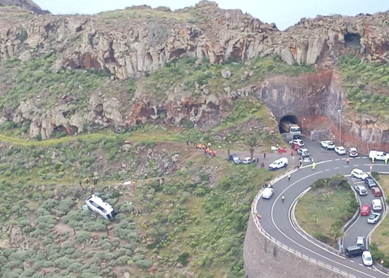 На Канарах перекинувся автобус з туристами, є жертви