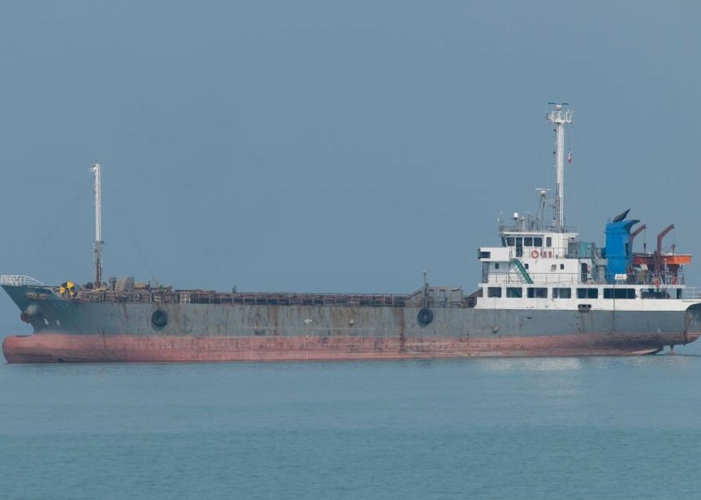 Іранські танкери з нафтою навчилися обходити блокаду США – ЗМІ