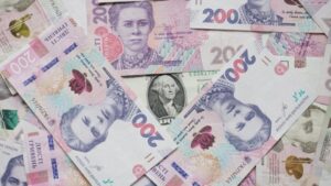Українцям масово блокують рахунки через повторні соцвиплати: У чому причина