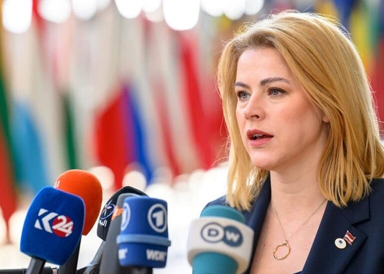 Прем'єр-міністр Латвії оголосила про відставку