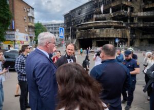 Іноземні дипломати відвідали місця ударів у Києві
