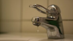 В Оболонському та Деснянському районах Києва не можуть відновити гаряче водопостачання