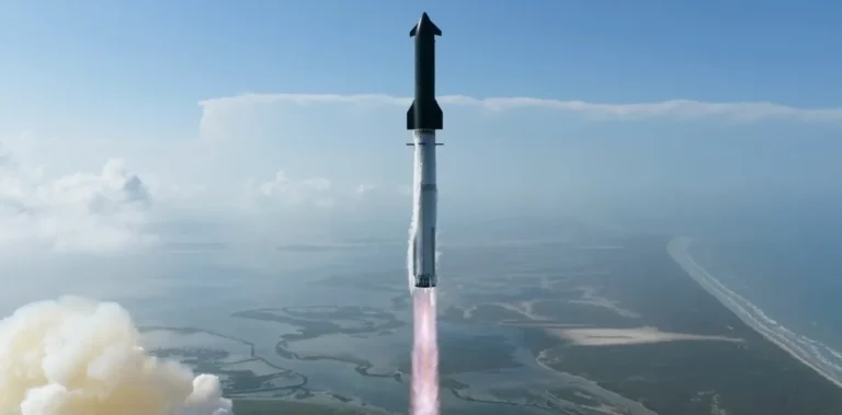 SpaceX запустила найпотужнішу ракету в історії: Starship V3 уже готують до польоту людей на Місяць