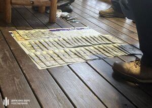 Хмельницький бізнесмен організував схему з "переведенням у тил" за $5 тисяч