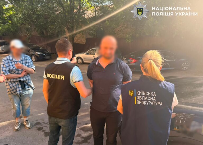 На Київщині заступник голови та депутат ОТГ торгували бронюванням
