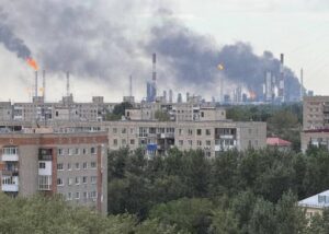 Дрони вперше атакували найбільший НПЗ в Росії