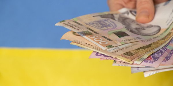 Декому з пенсіонерів виплатять понад 1 тис. грн у серпні: Ось хто має право на надбавку та як її оформити