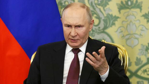 Путін спускає все! Росія розпродає золото – темпи скорочення запасів безпрецедентні в її історії