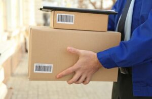 Українці платитимуть 20% ПДВ за всі посилки з-за кордону: Що відомо про нові правила