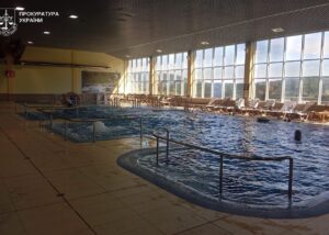 На Львівщині дитина не приходить до тями після утоплення у басейні