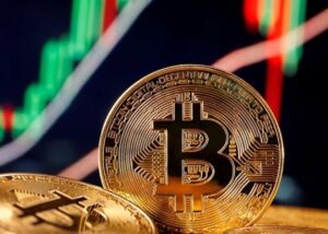 Bitcoin підскочив вище 77 тисяч доларів