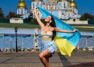Акторку звинуватили у неповазі до меморіалу через її фотосесію