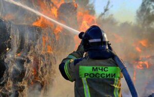 Один із найбільших НПЗ Росії у вогні: дрони масовано атакували Ярославль і полетіли на Москву