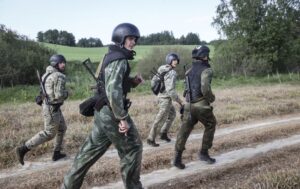Білорусь посилює війська біля кордону з Україною